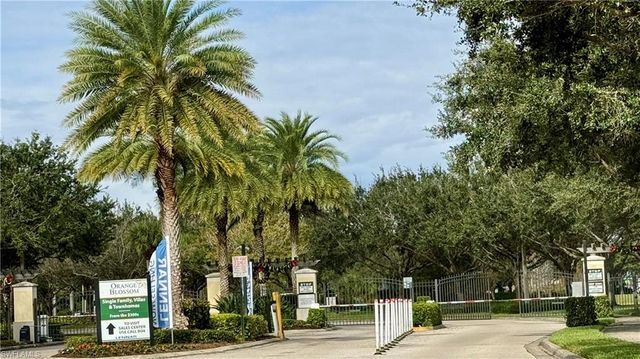 2066 Tamarron LN, Naples, FL 34120
