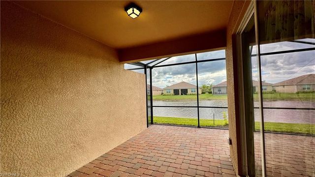 2066 Tamarron LN, Naples, FL 34120