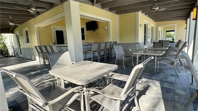 2066 Tamarron LN, Naples, FL 34120