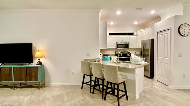 2066 Tamarron LN, Naples, FL 34120