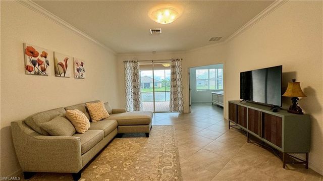 2066 Tamarron LN, Naples, FL 34120