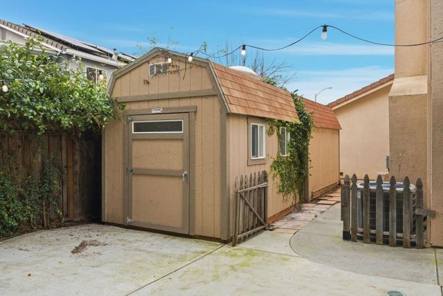 1242 Wagon Way, Gilroy, CA 95020