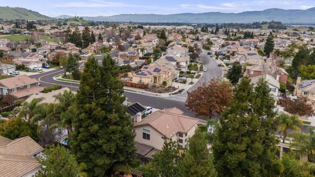 1242 Wagon Way, Gilroy, CA 95020