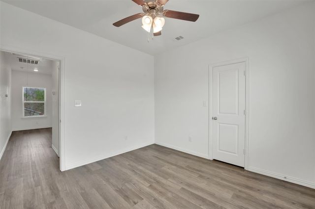 1608 Ash Crescent Street, Fort Worth, TX 76104