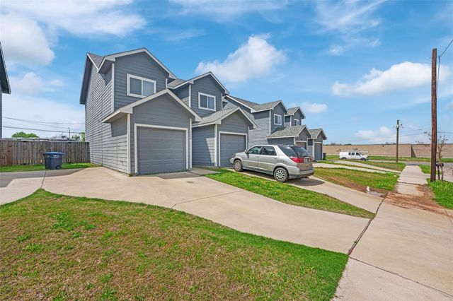 1608 Ash Crescent Street, Fort Worth, TX 76104