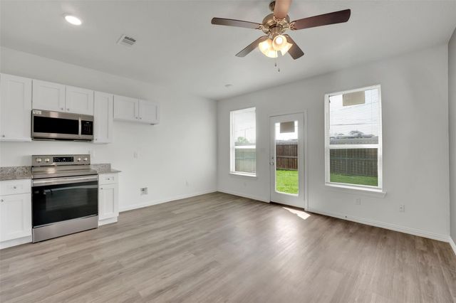 1608 Ash Crescent Street, Fort Worth, TX 76104