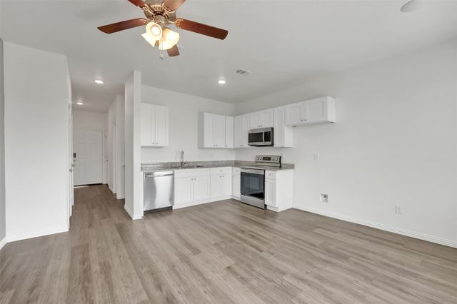 1608 Ash Crescent Street, Fort Worth, TX 76104