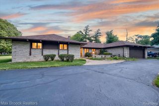 22262 Chatsford Circuit Street, Southfield, MI 48034