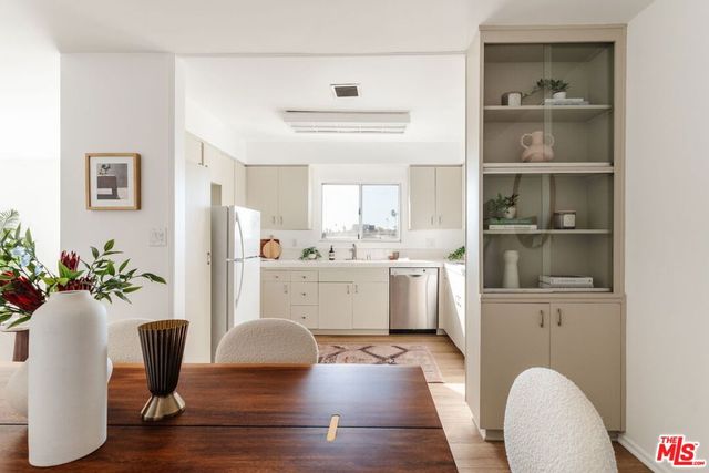 6251 Coldwater Canyon Avenue 310, Valley Glen, CA 91606