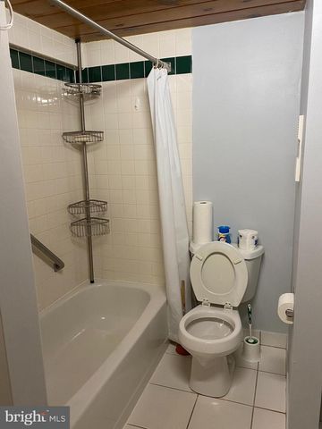 1010 Race St Apt 8H, Philadelphia, PA 19107