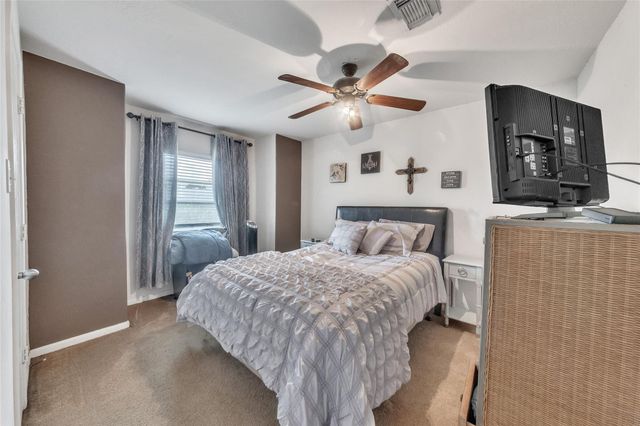 5243 El Tigre Lane, Baytown, TX 77521