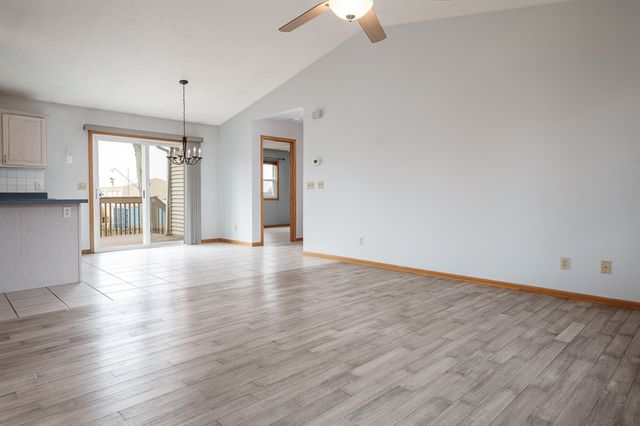 212 ROYAL Avenue, Belvidere, IL 61008