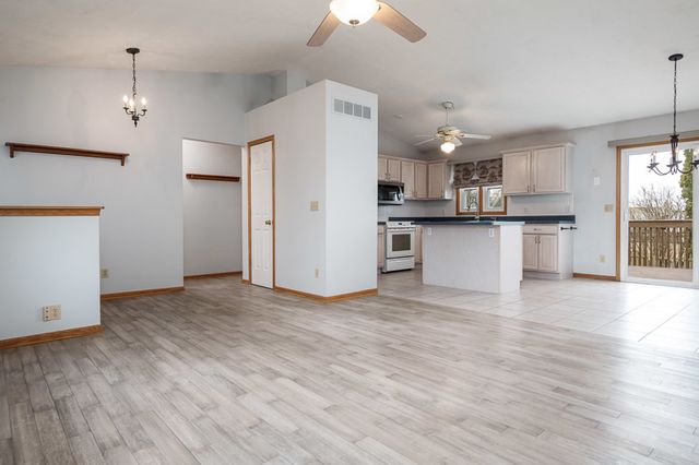 212 ROYAL Avenue, Belvidere, IL 61008