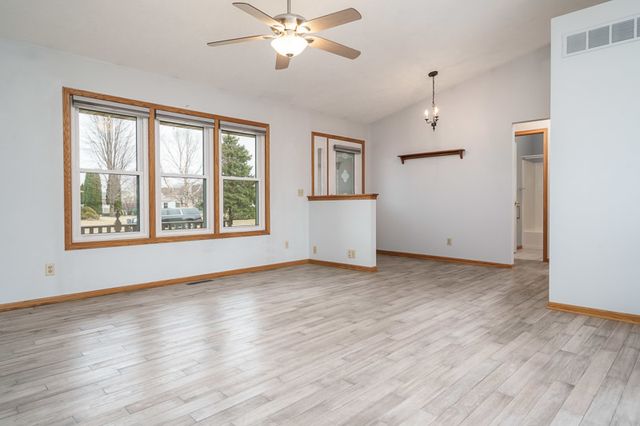 212 ROYAL Avenue, Belvidere, IL 61008