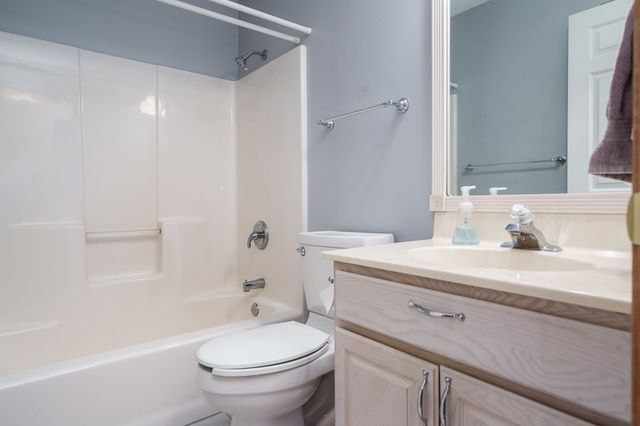 212 ROYAL Avenue, Belvidere, IL 61008