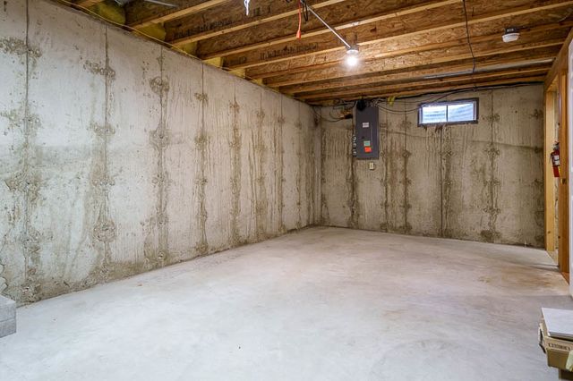 212 ROYAL Avenue, Belvidere, IL 61008