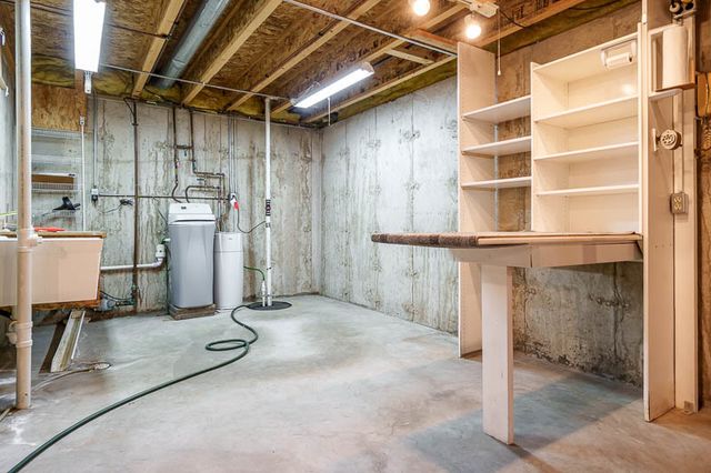 212 ROYAL Avenue, Belvidere, IL 61008