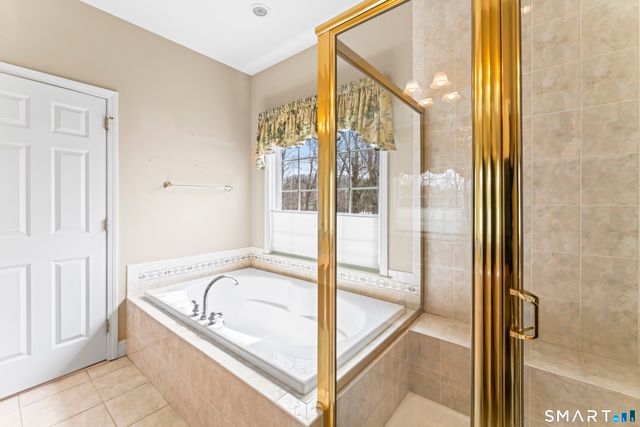 18 Spring Ridge Court 18, Danbury, CT 06811