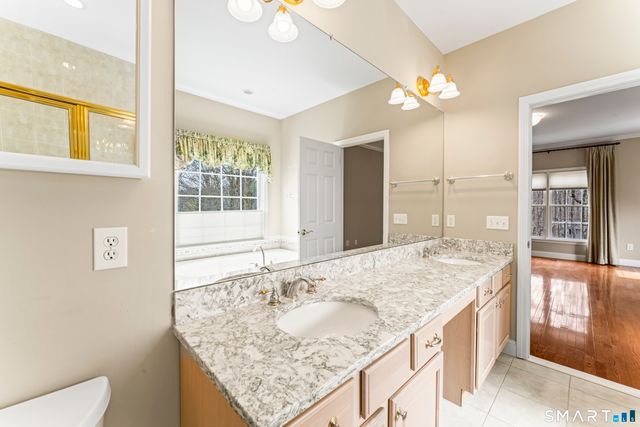 18 Spring Ridge Court 18, Danbury, CT 06811