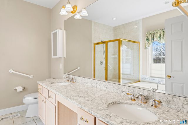 18 Spring Ridge Court 18, Danbury, CT 06811