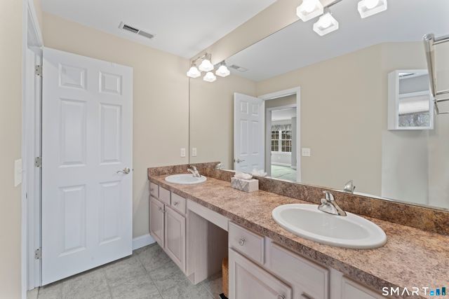 18 Spring Ridge Court 18, Danbury, CT 06811