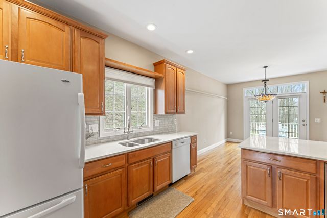 18 Spring Ridge Court 18, Danbury, CT 06811