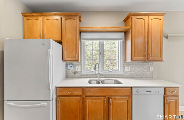 18 Spring Ridge Court 18, Danbury, CT 06811