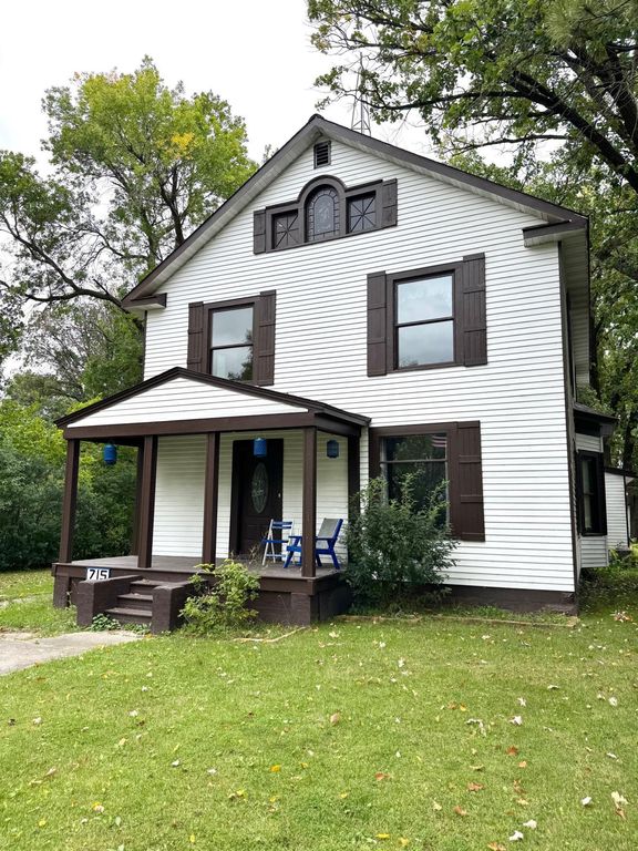 715 Lake Street NE, Warroad, MN 56763