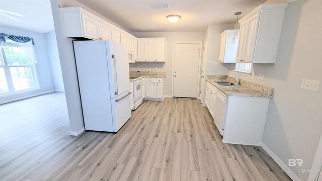 2758 Manuel Circle, Lillian, AL 36549