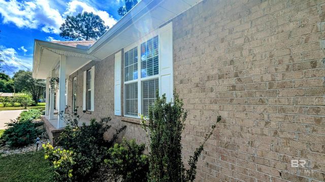 2758 Manuel Circle, Lillian, AL 36549