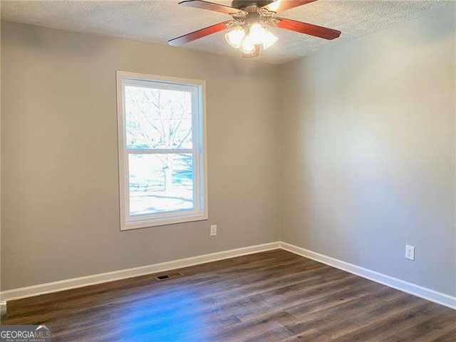 5825 Stonehaven Drive NW, Kennesaw, GA 30152