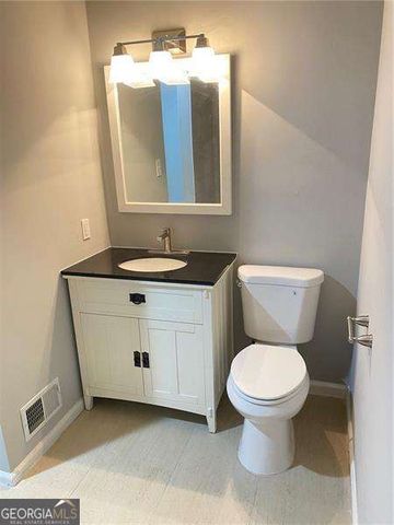 5825 Stonehaven Drive NW, Kennesaw, GA 30152