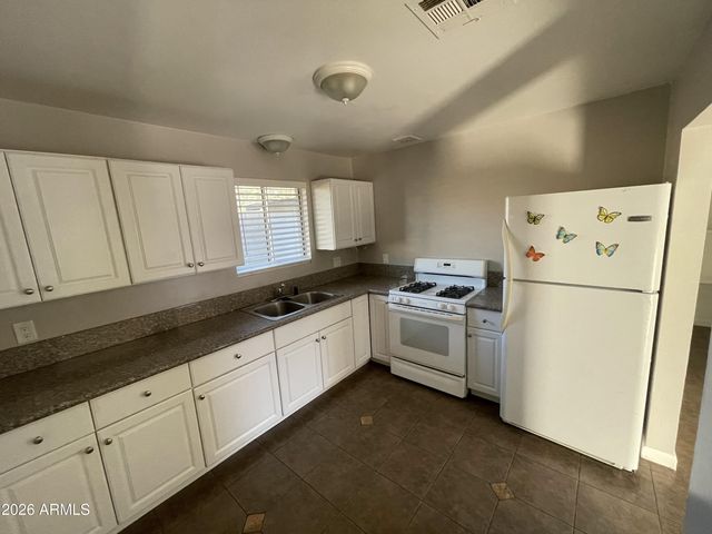 1328 W COCHISE Drive, Phoenix, AZ 85021