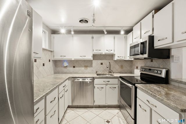 128 Shepards Knoll Drive 128, Hamden, CT 06514