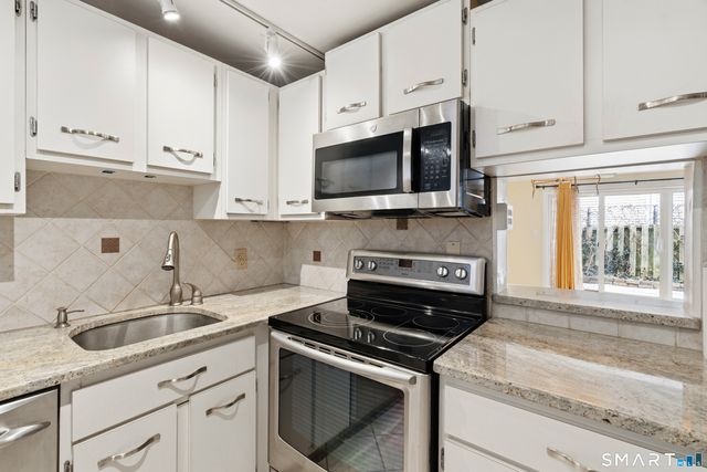 128 Shepards Knoll Drive 128, Hamden, CT 06514