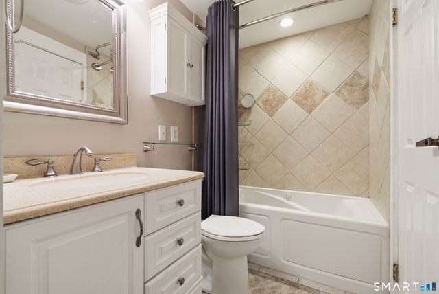 128 Shepards Knoll Drive 128, Hamden, CT 06514