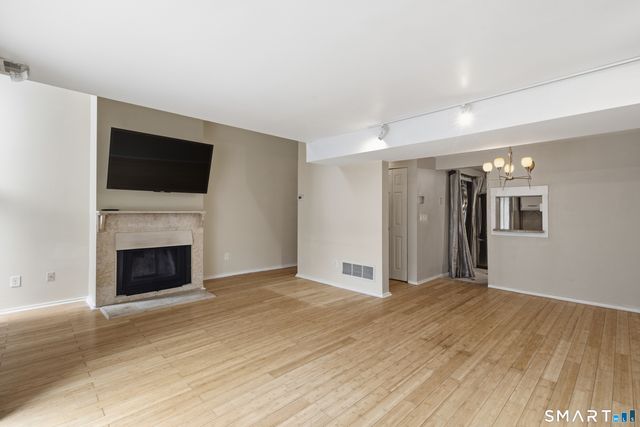 128 Shepards Knoll Drive 128, Hamden, CT 06514