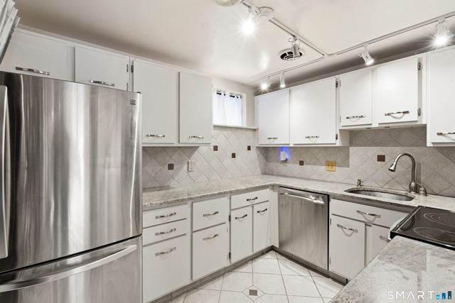 128 Shepards Knoll Drive 128, Hamden, CT 06514