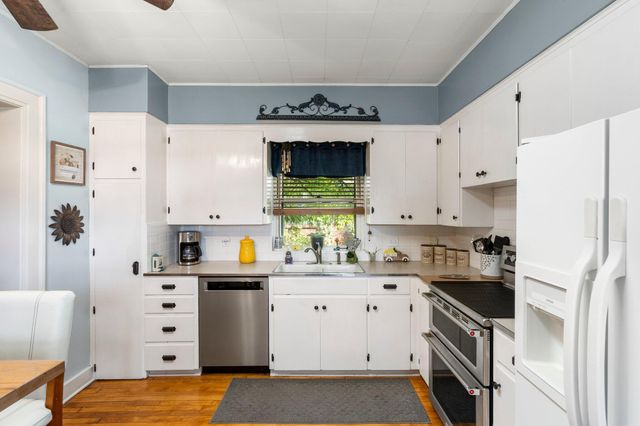 820 MAIN ST, Boonville, MO 65233