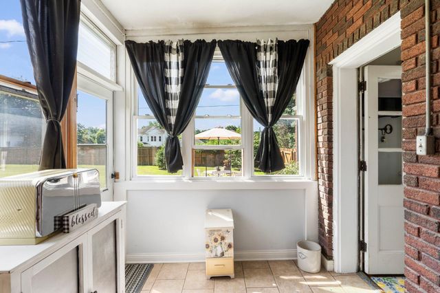 820 MAIN ST, Boonville, MO 65233