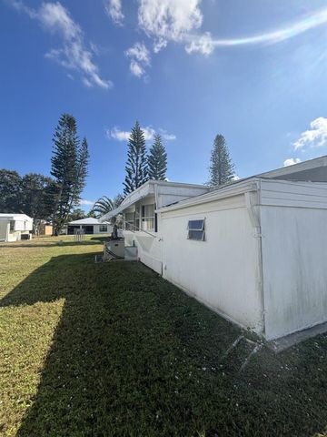 10 SE Guava Lane, Port St Lucie, FL 34952