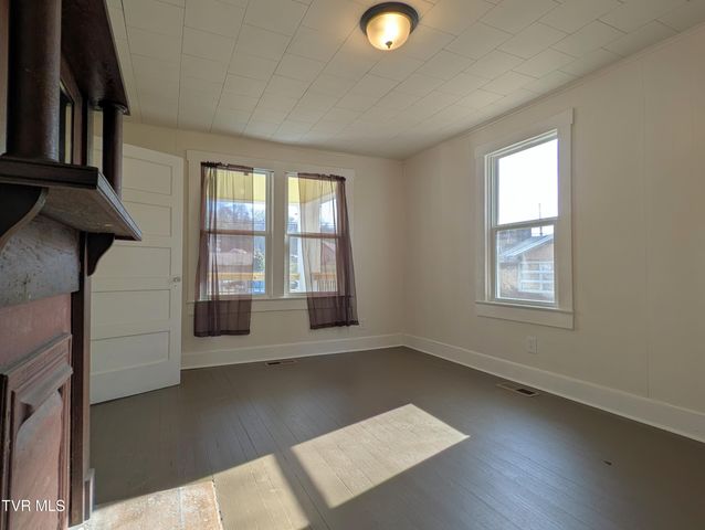 1749 South Us Highway 23, Weber City, VA 24290