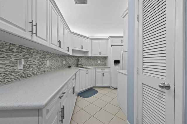 6907 Fountains Circle, Lake Worth, FL 33467