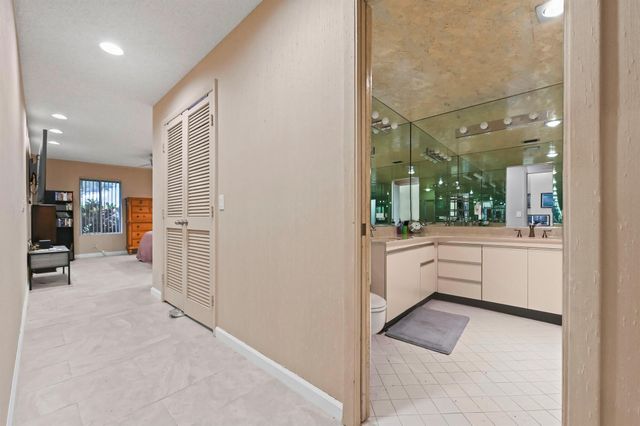 6907 Fountains Circle, Lake Worth, FL 33467