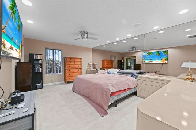 6907 Fountains Circle, Lake Worth, FL 33467