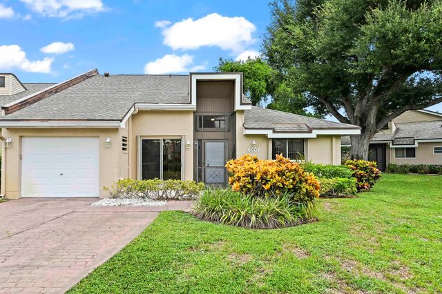 6907 Fountains Circle, Lake Worth, FL 33467
