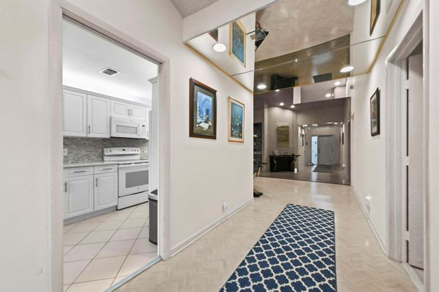 6907 Fountains Circle, Lake Worth, FL 33467