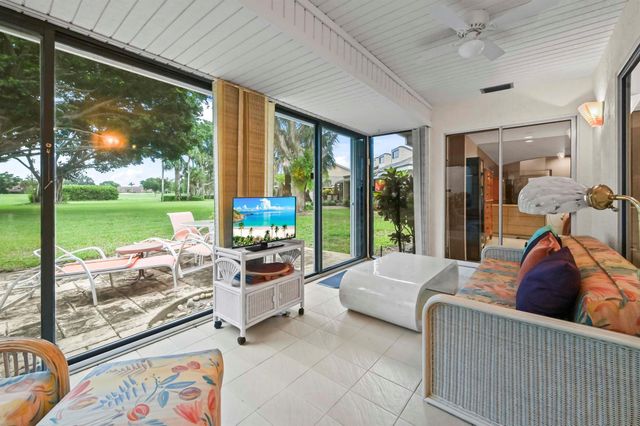 6907 Fountains Circle, Lake Worth, FL 33467