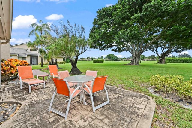 6907 Fountains Circle, Lake Worth, FL 33467