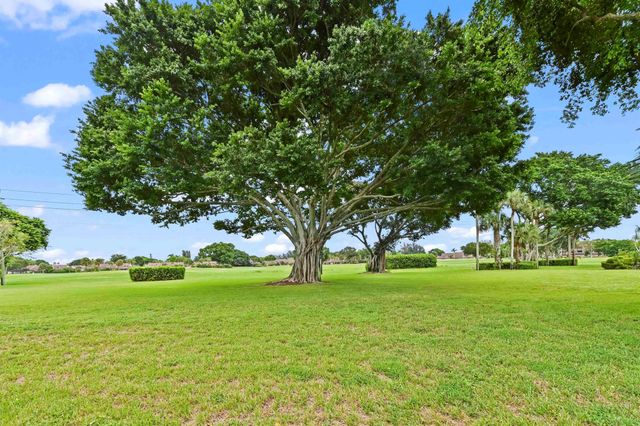 6907 Fountains Circle, Lake Worth, FL 33467